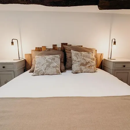 Aux Larges Pierres アパート *