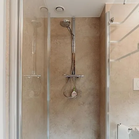 Aux Larges Pierres アパート *