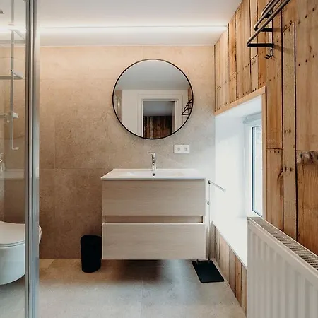 Aux Larges Pierres *