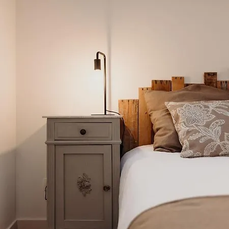 Aux Larges Pierres アパート